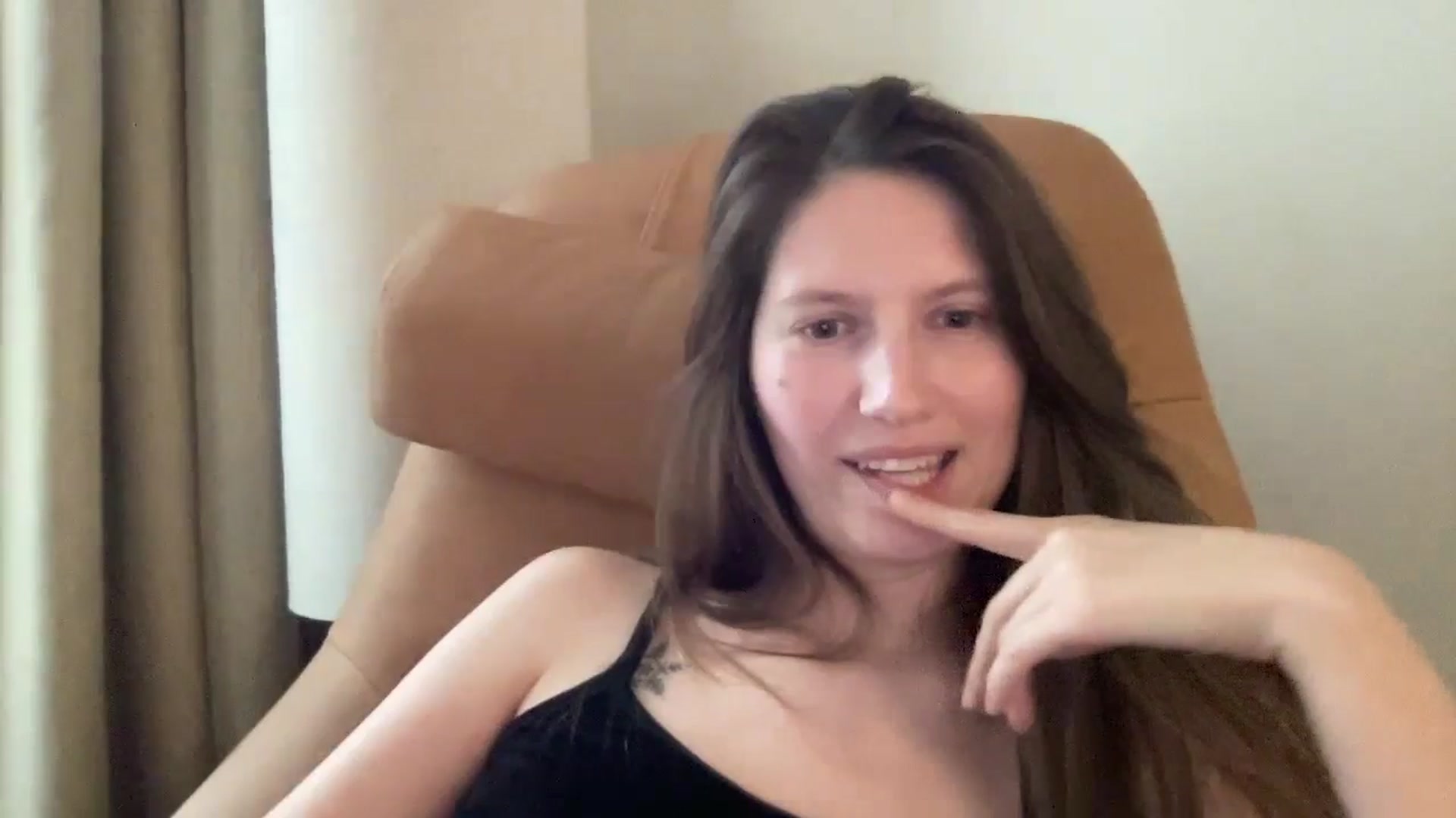 Gallery image thumbnail from Tai_tai's myfreecams stream on, 11/01/2024, 13:30 image 6 of 20