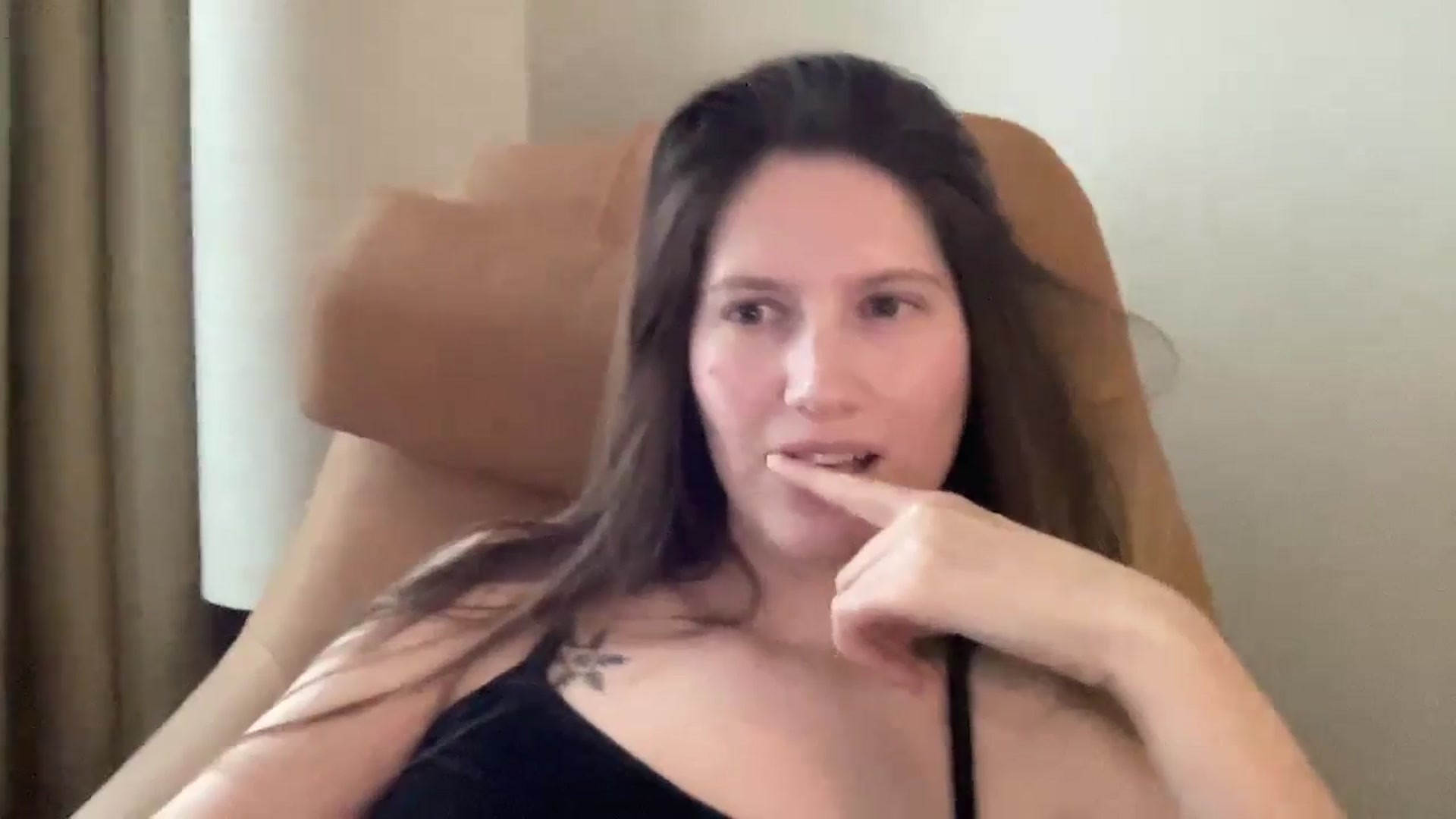 Gallery image thumbnail from Tai_tai's myfreecams stream on, 11/01/2024, 13:30 image 9 of 20