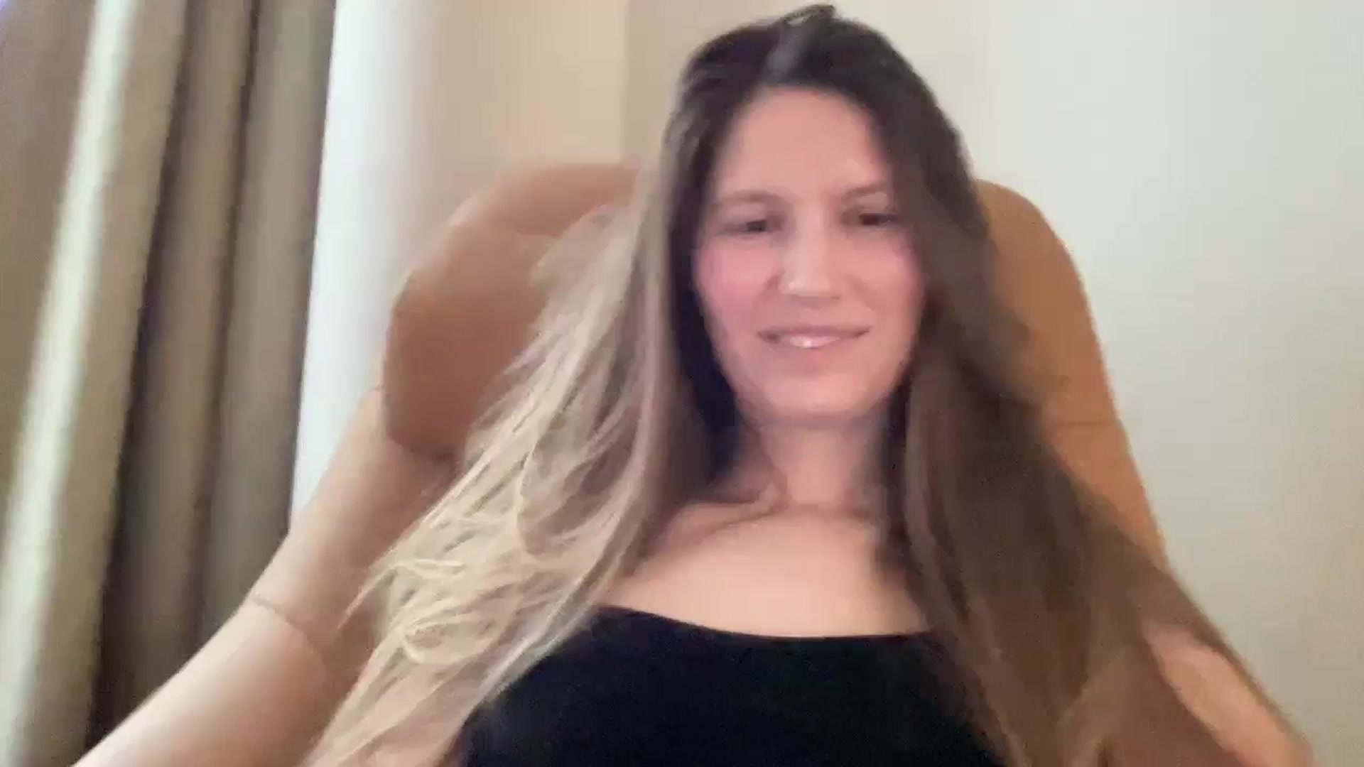Gallery image thumbnail from Tai_tai's myfreecams stream on, 11/01/2024, 13:30 image 1 of 20