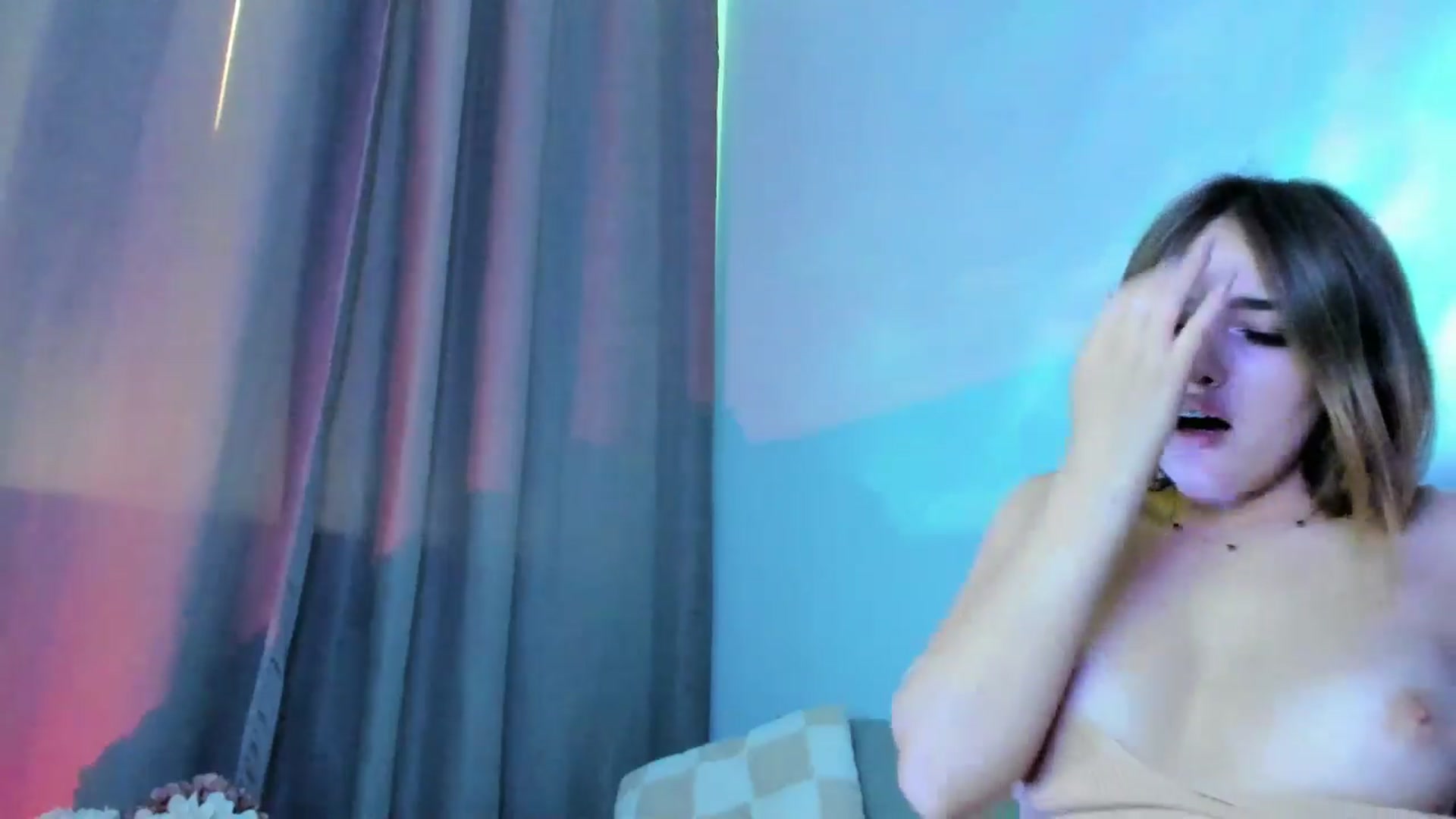 Gallery image thumbnail from TaisiaHot's myfreecams stream on, 09/05/2025, 08:32 image 16 of 20