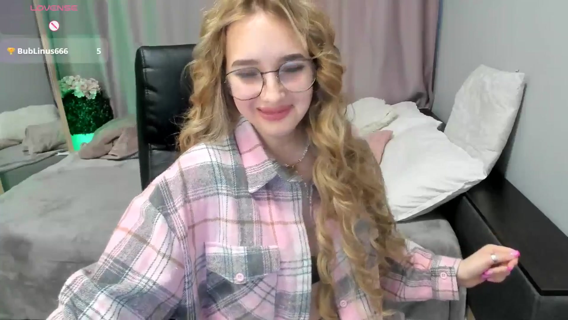 Gallery image thumbnail from TaisiaHot's myfreecams stream on, 03/09/2026, 10:03 image 4 of 20