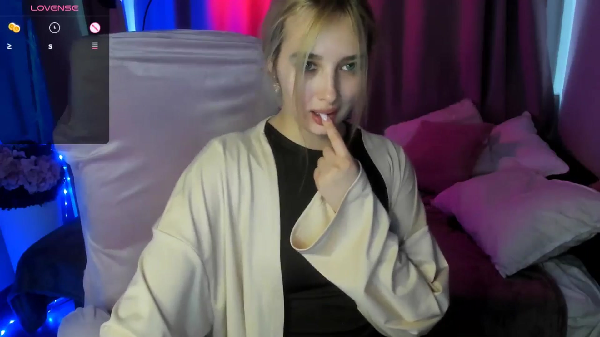 Gallery image thumbnail from TaisiaHot's myfreecams stream on, 04/17/2026, 12:54 image 9 of 20