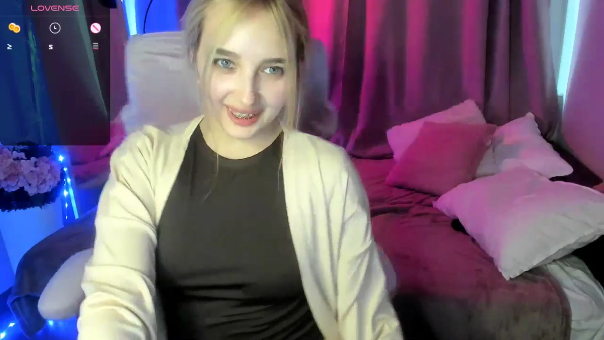 Gallery image thumbnail from TaisiaHot's myfreecams stream on, 04/17/2026, 12:54 image 7 of 20