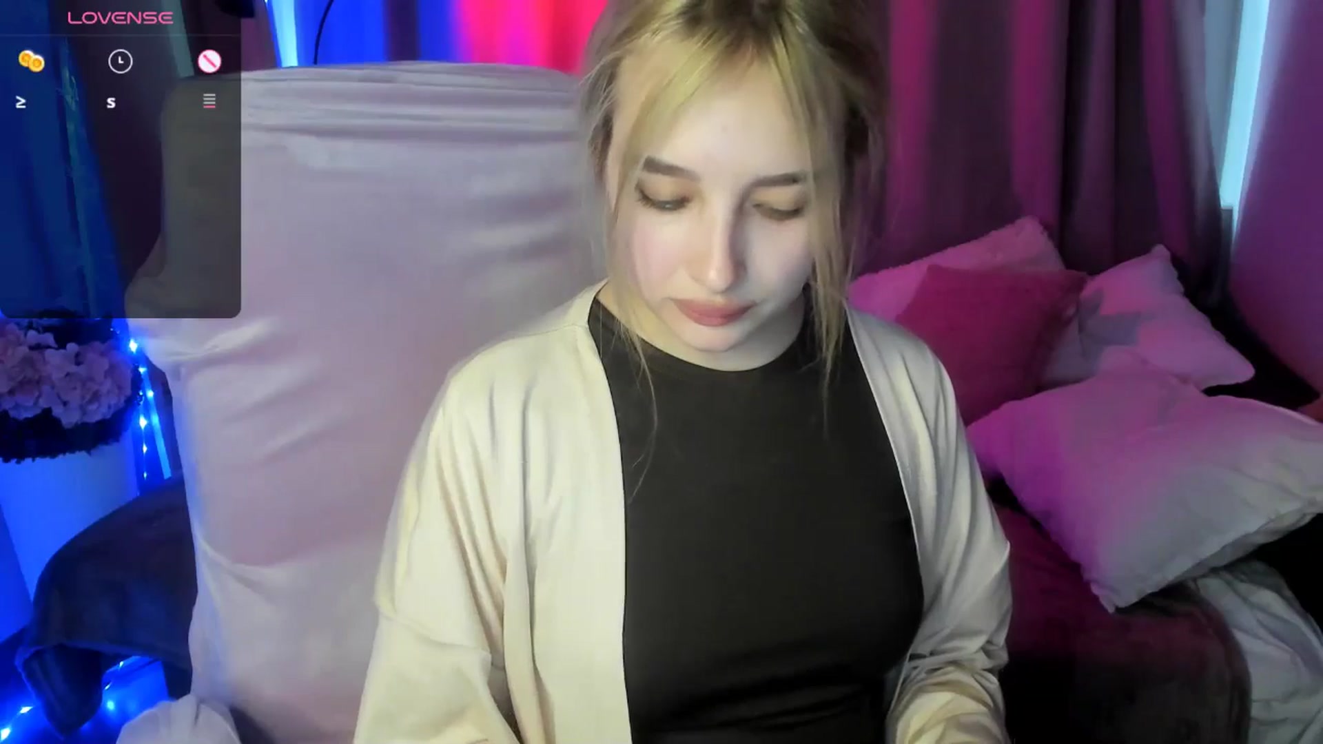 Gallery image thumbnail from TaisiaHot's myfreecams stream on, 04/17/2026, 12:54 image 10 of 20