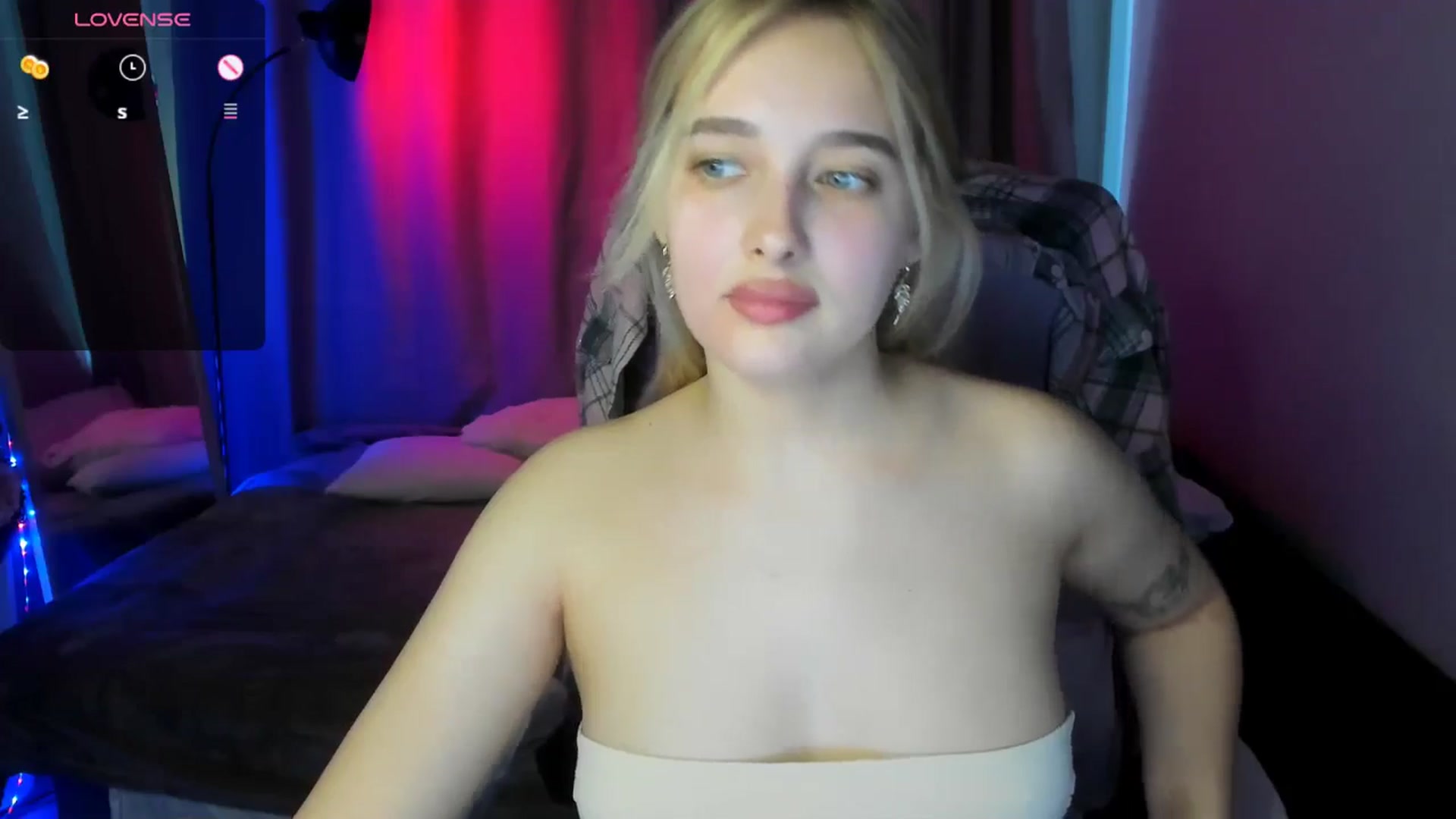 Gallery image thumbnail from TaisiaHot's myfreecams stream on, 04/18/2026, 08:53 image 12 of 20