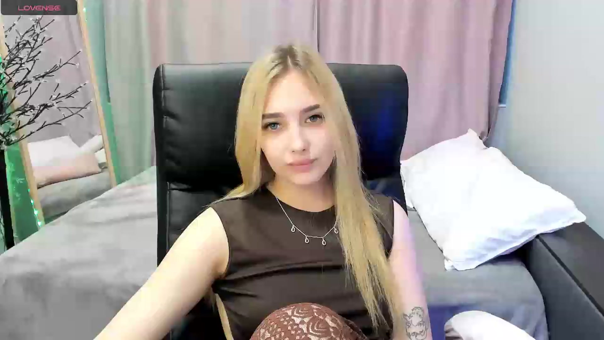 Gallery image thumbnail from TaisiaHot's myfreecams stream on, 06/19/2026, 08:38 image 5 of 20