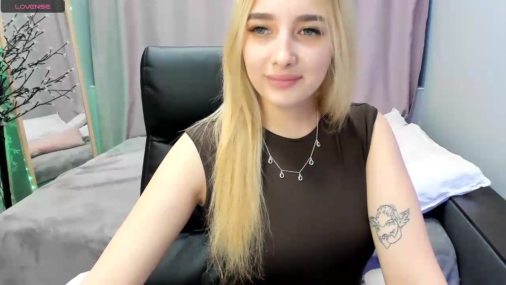 Gallery image thumbnail from TaisiaHot's myfreecams stream on, 06/19/2026, 08:38 image 8 of 20