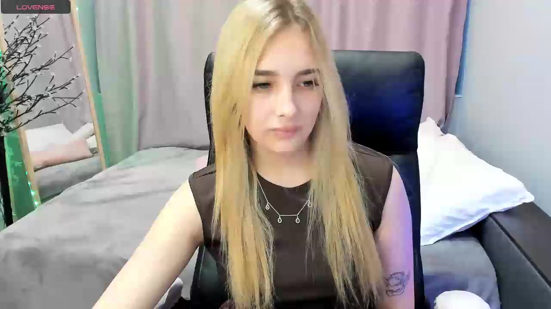 Gallery image thumbnail from TaisiaHot's myfreecams stream on, 06/19/2026, 08:38 image 4 of 20