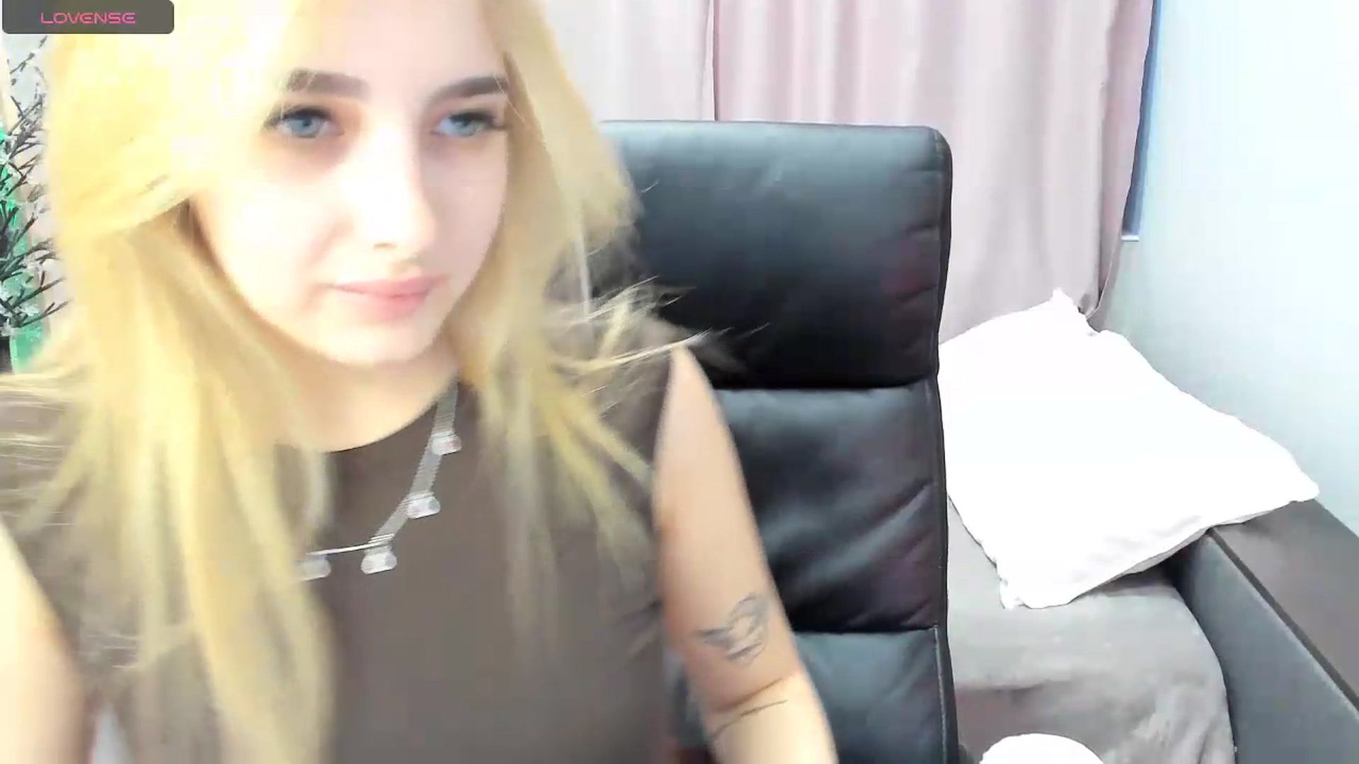 Gallery image thumbnail from TaisiaHot's myfreecams stream on, 06/19/2026, 08:38 image 9 of 20