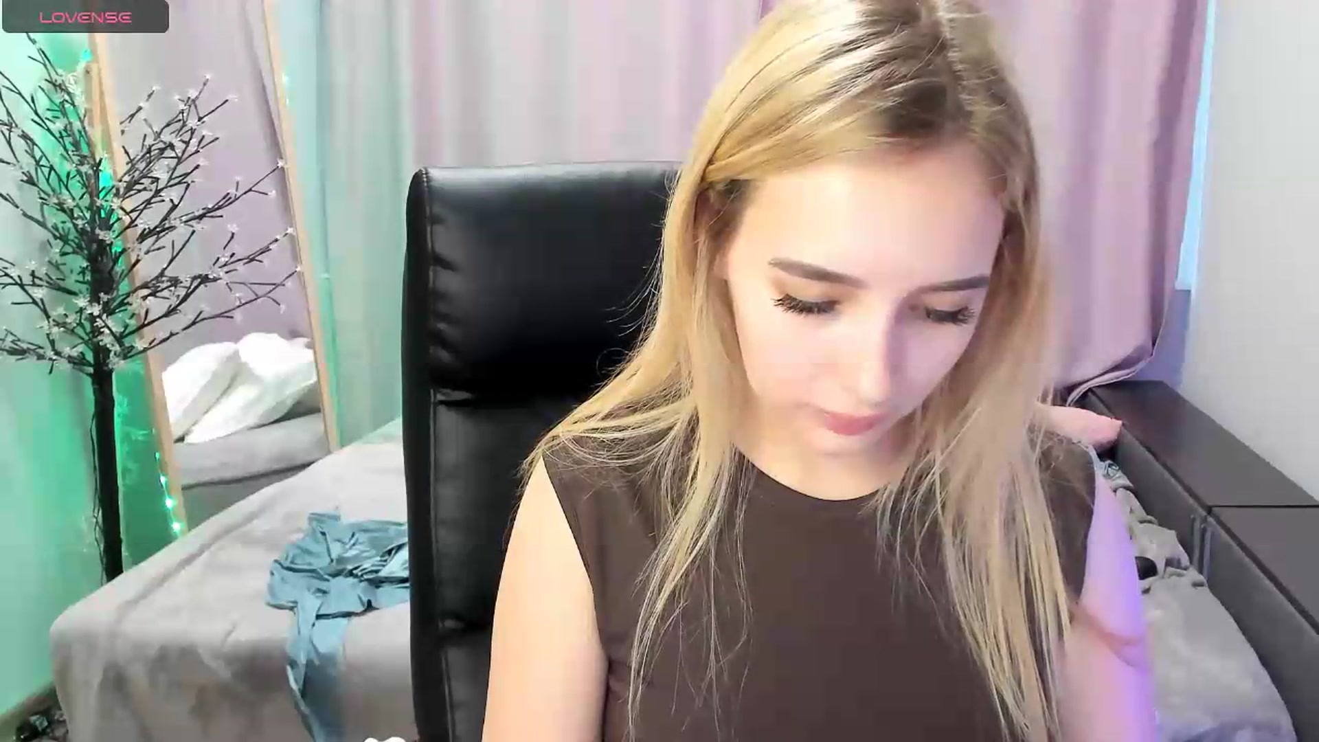 Gallery image thumbnail from TaisiaHot's myfreecams stream on, 06/19/2026, 16:00 image 9 of 20