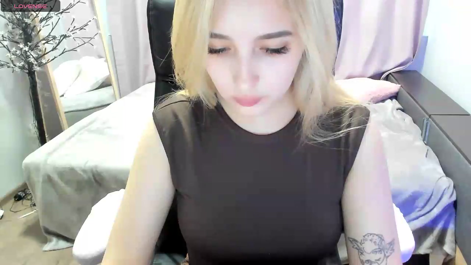 Gallery image thumbnail from TaisiaHot's myfreecams stream on, 06/19/2026, 16:00 image 13 of 20