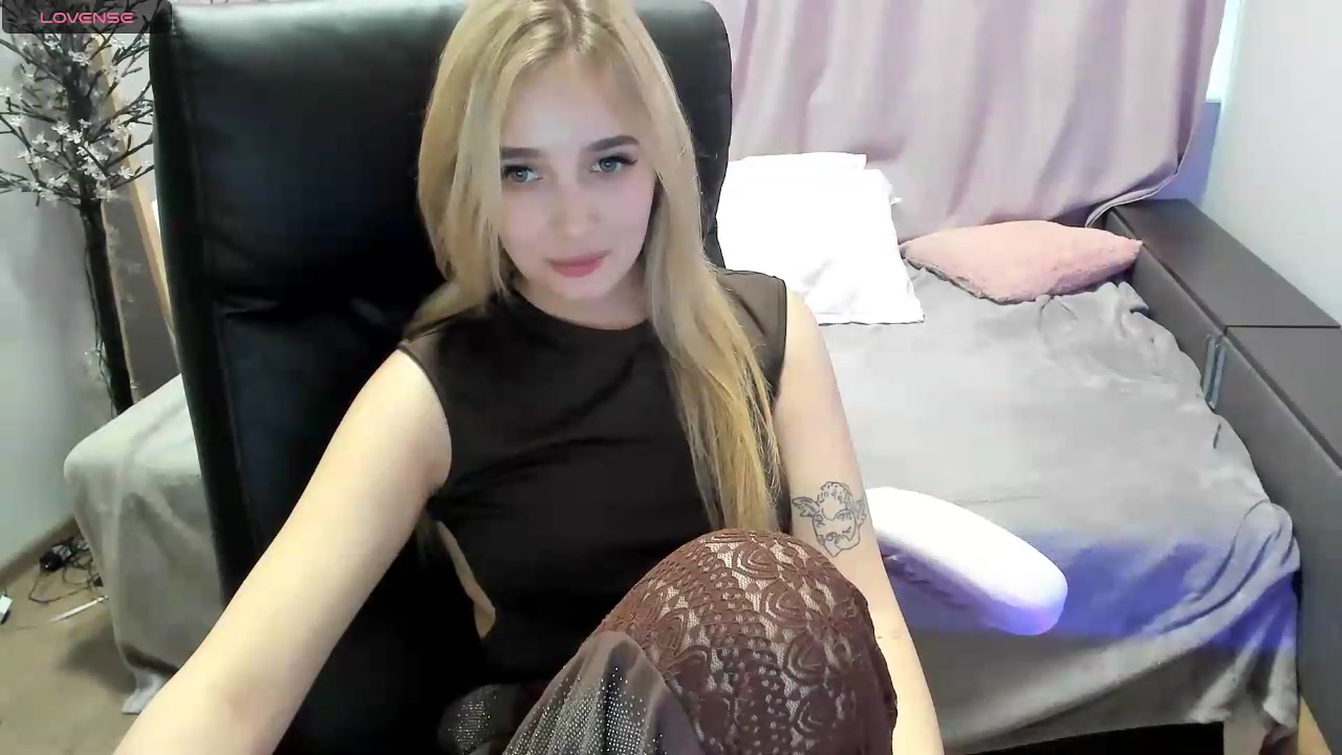 Gallery image thumbnail from TaisiaHot's myfreecams stream on, 06/19/2026, 16:00 image 19 of 20