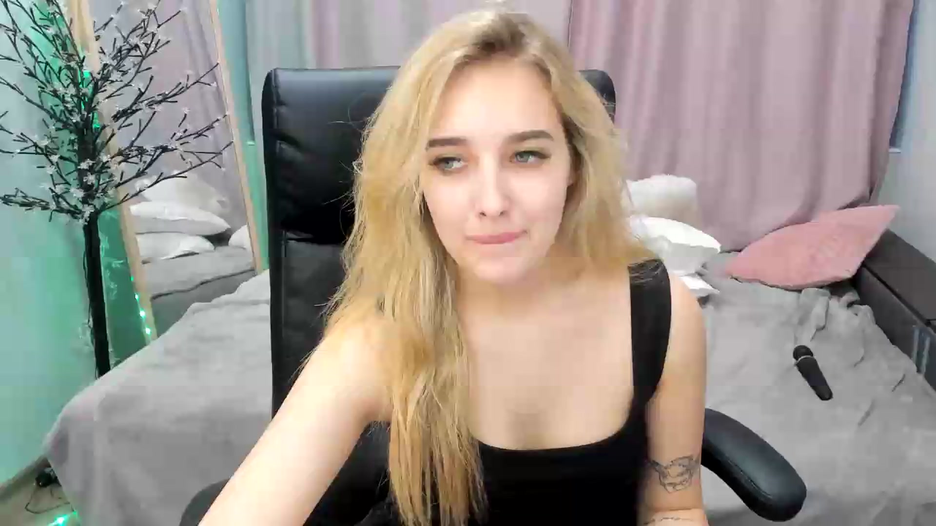 Gallery image thumbnail from TaisiaHot's myfreecams stream on, 06/24/2026, 09:31 image 1 of 20