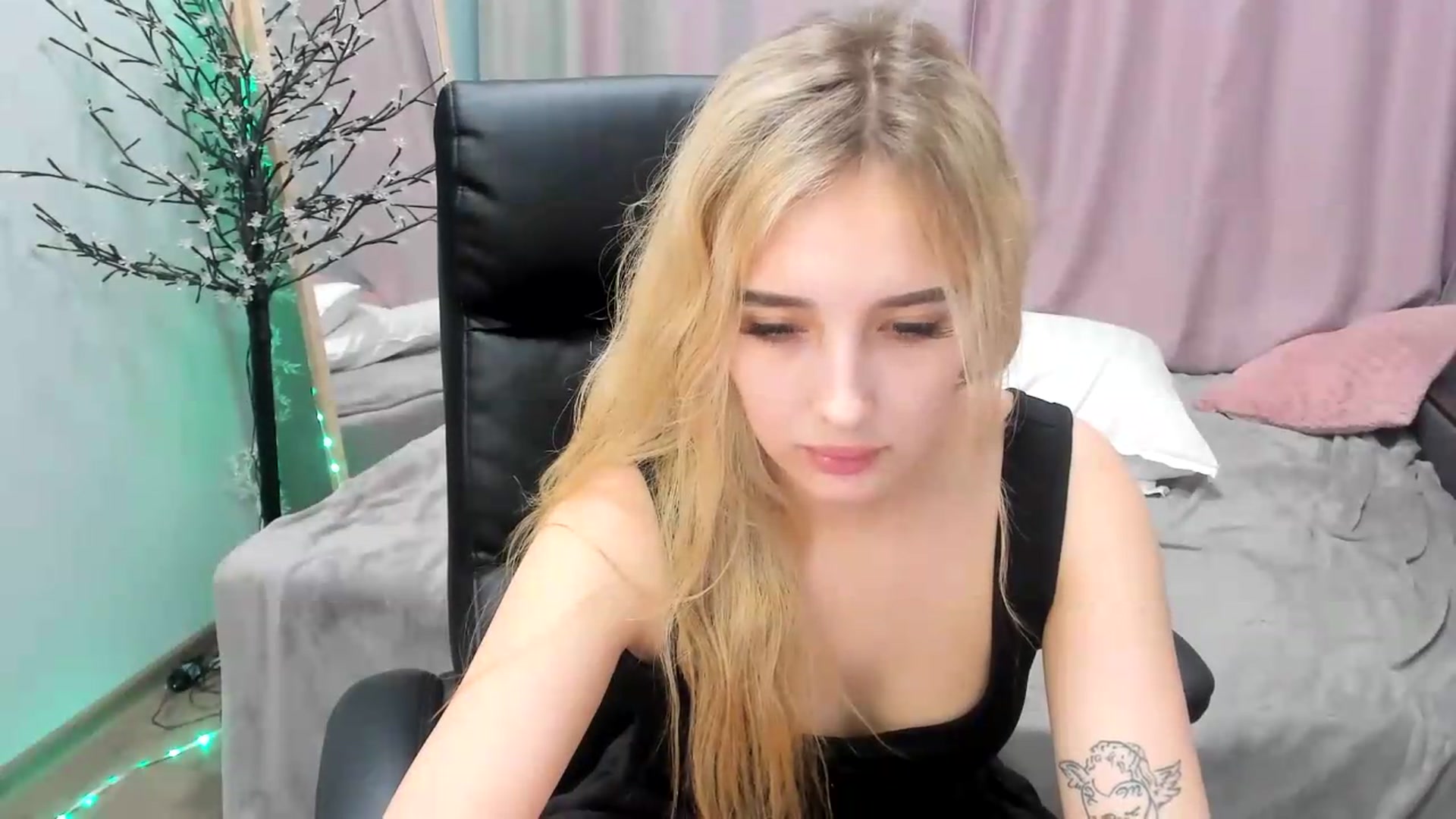 Gallery image thumbnail from TaisiaHot's myfreecams stream on, 06/24/2026, 14:03 image 5 of 20
