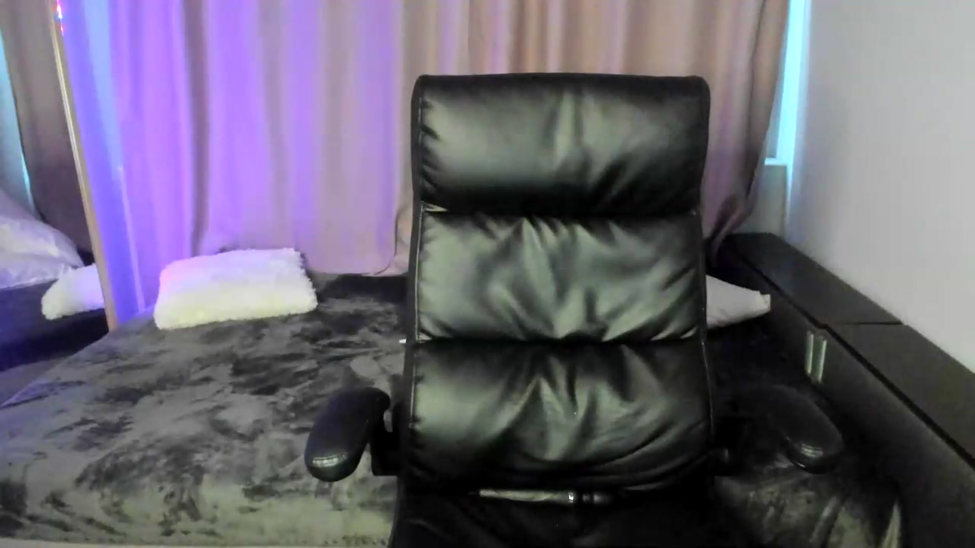 Gallery image thumbnail from TaisiaHot's myfreecams stream on, 06/27/2026, 10:27 image 15 of 20