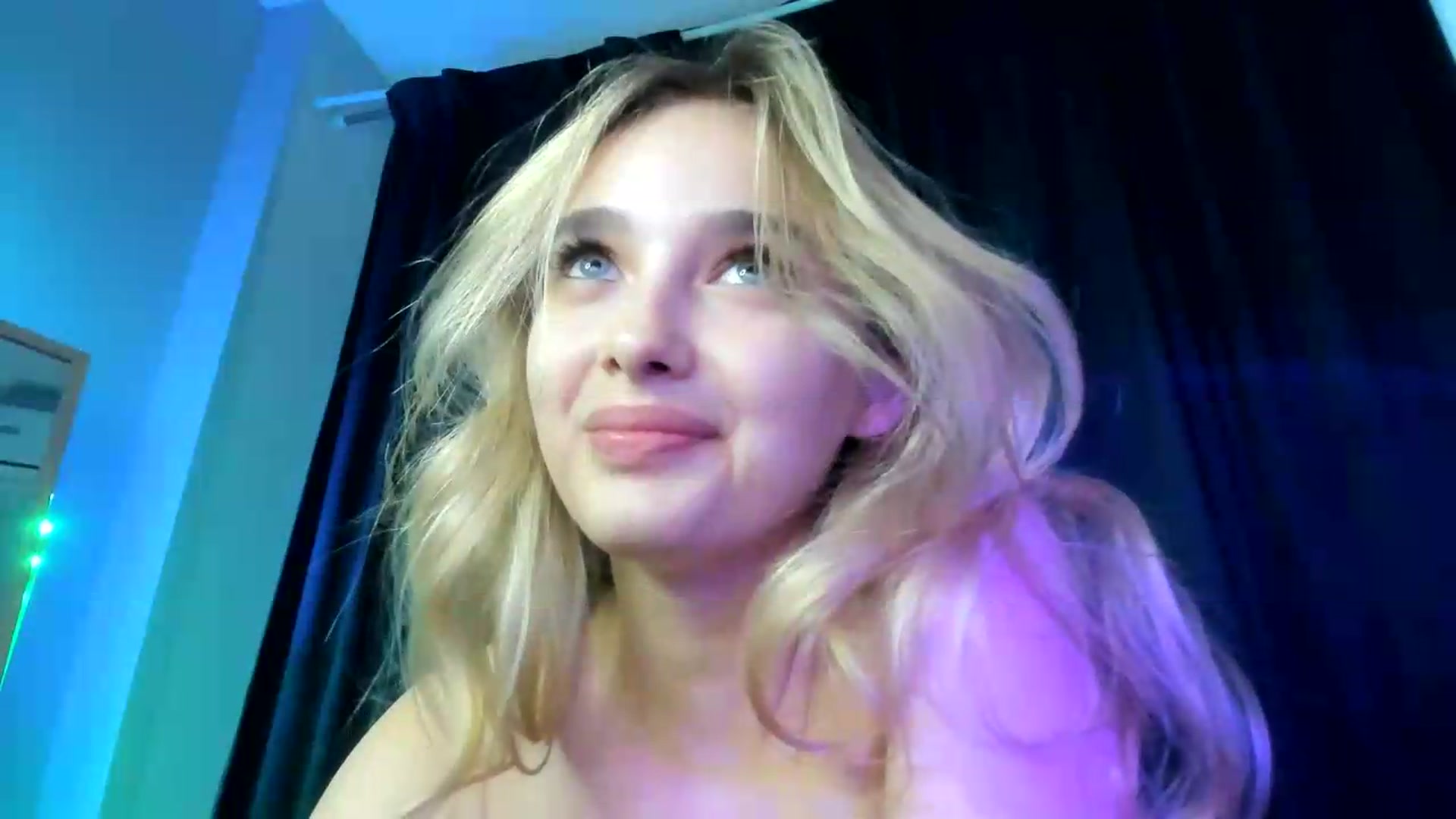 Gallery image thumbnail from TaisiaHot's myfreecams stream on, 07/18/2026, 10:18 image 11 of 20