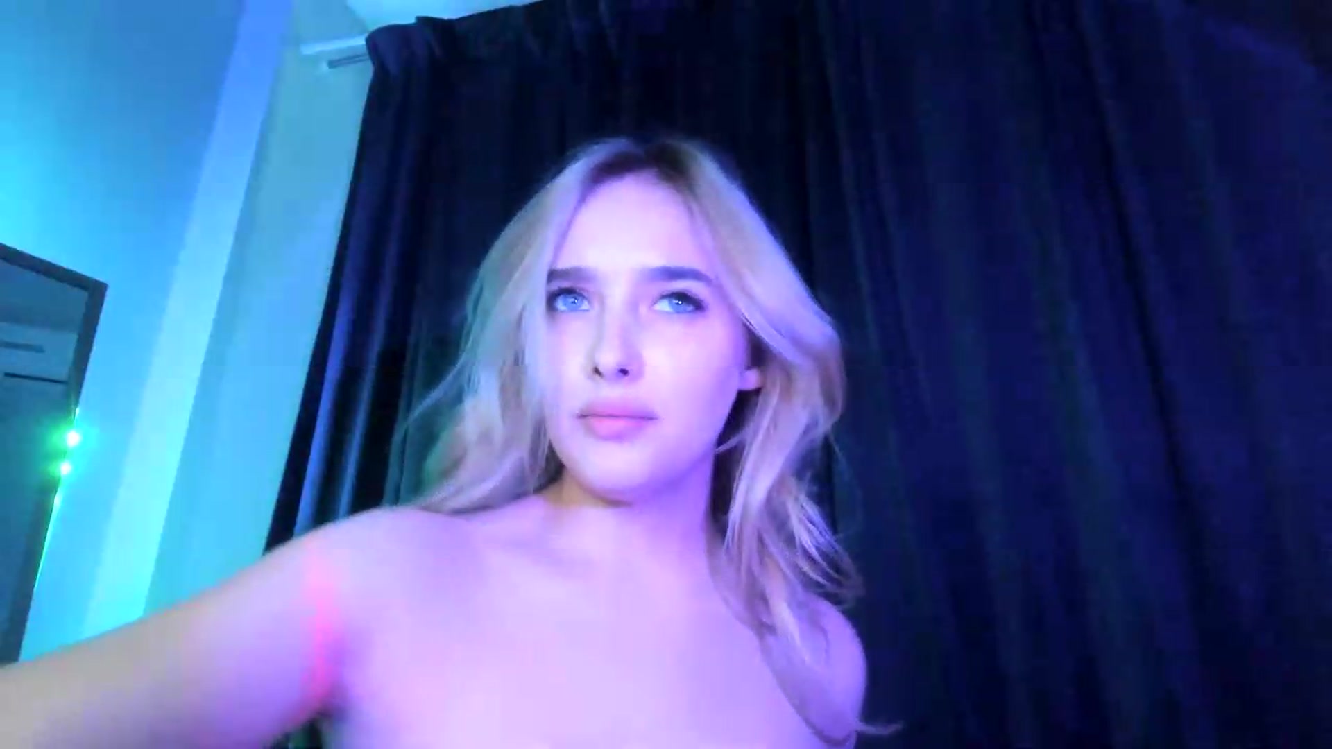 Gallery image thumbnail from TaisiaHot's myfreecams stream on, 07/18/2026, 10:18 image 14 of 20