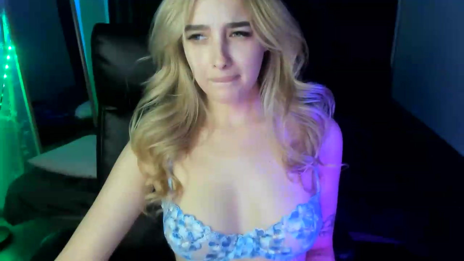 Gallery image thumbnail from TaisiaHot's myfreecams stream on, 07/18/2026, 10:18 image 3 of 20