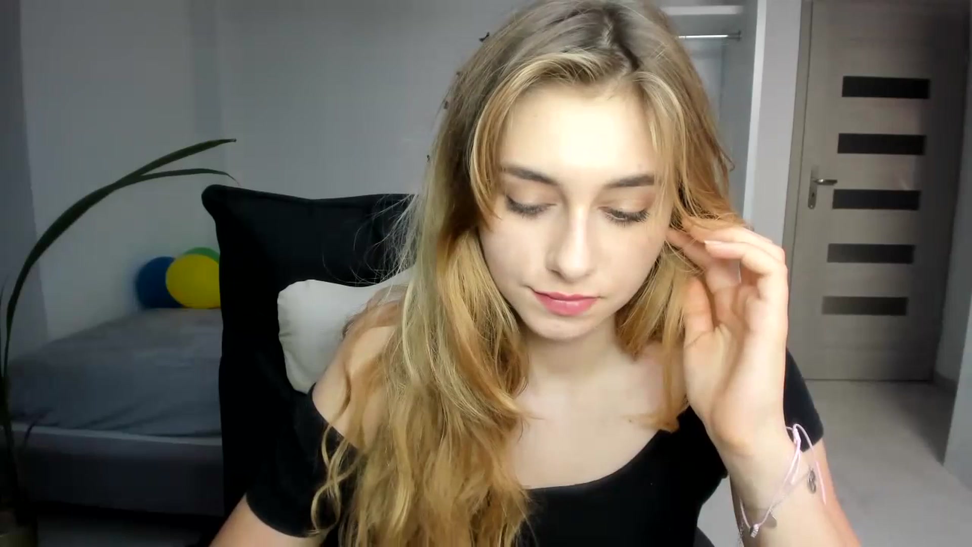 Gallery image thumbnail from Takanori_'s myfreecams stream on, 07/17/2023, 17:43 image 1 of 20
