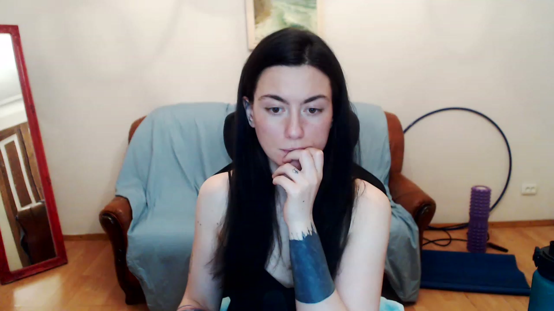 Gallery image thumbnail from Takemecloser's myfreecams stream on, 05/24/2023, 01:02 image 18 of 20