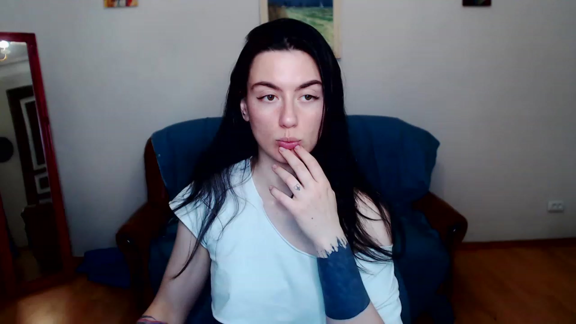Gallery image thumbnail from Takemecloser's myfreecams stream on, 06/19/2023, 03:44 image 7 of 20