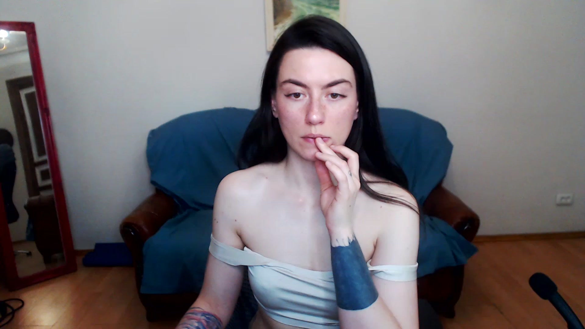 Gallery image thumbnail from Takemecloser's myfreecams stream on, 06/20/2023, 19:13 image 17 of 20