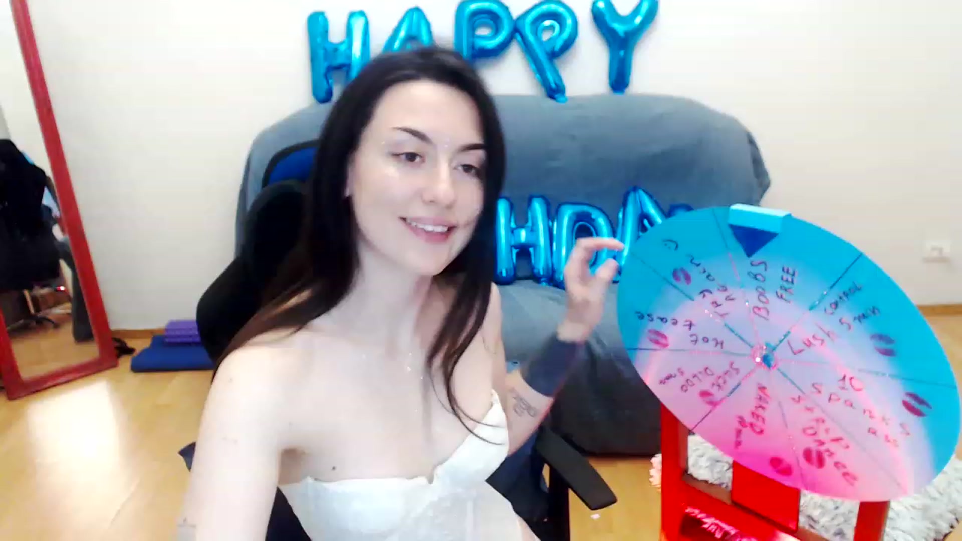 Gallery image thumbnail from Takemecloser's myfreecams stream on, 07/19/2023, 09:25 image 18 of 20