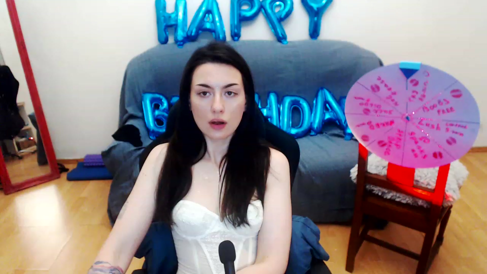 Gallery image thumbnail from Takemecloser's myfreecams stream on, 07/19/2023, 09:25 image 13 of 20