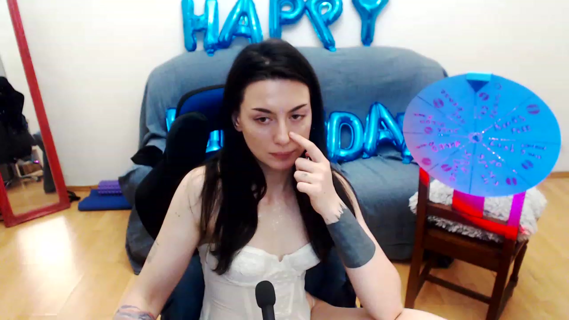 Gallery image thumbnail from Takemecloser's myfreecams stream on, 07/19/2023, 09:25 image 12 of 20
