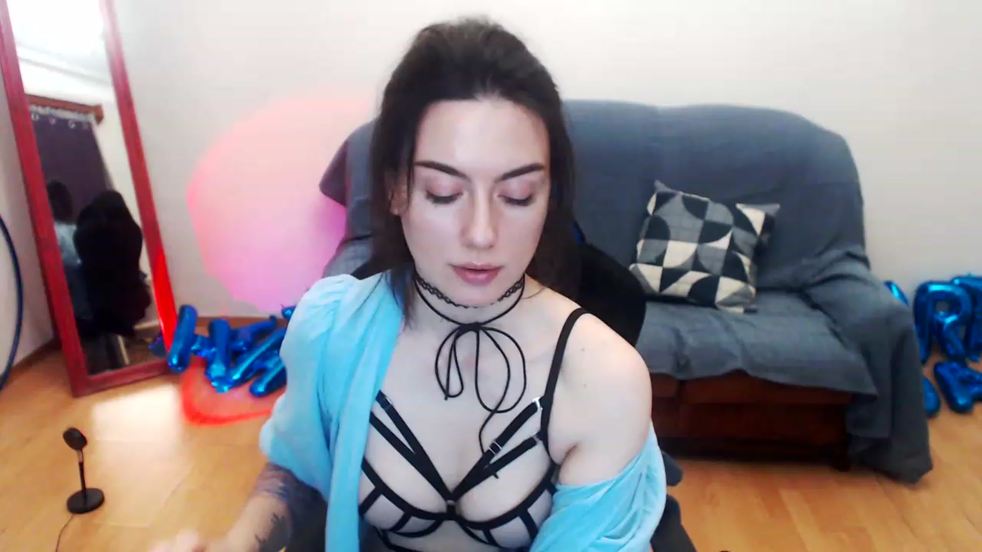 Gallery image thumbnail from Takemecloser's myfreecams stream on, 08/19/2023, 19:22 image 6 of 20