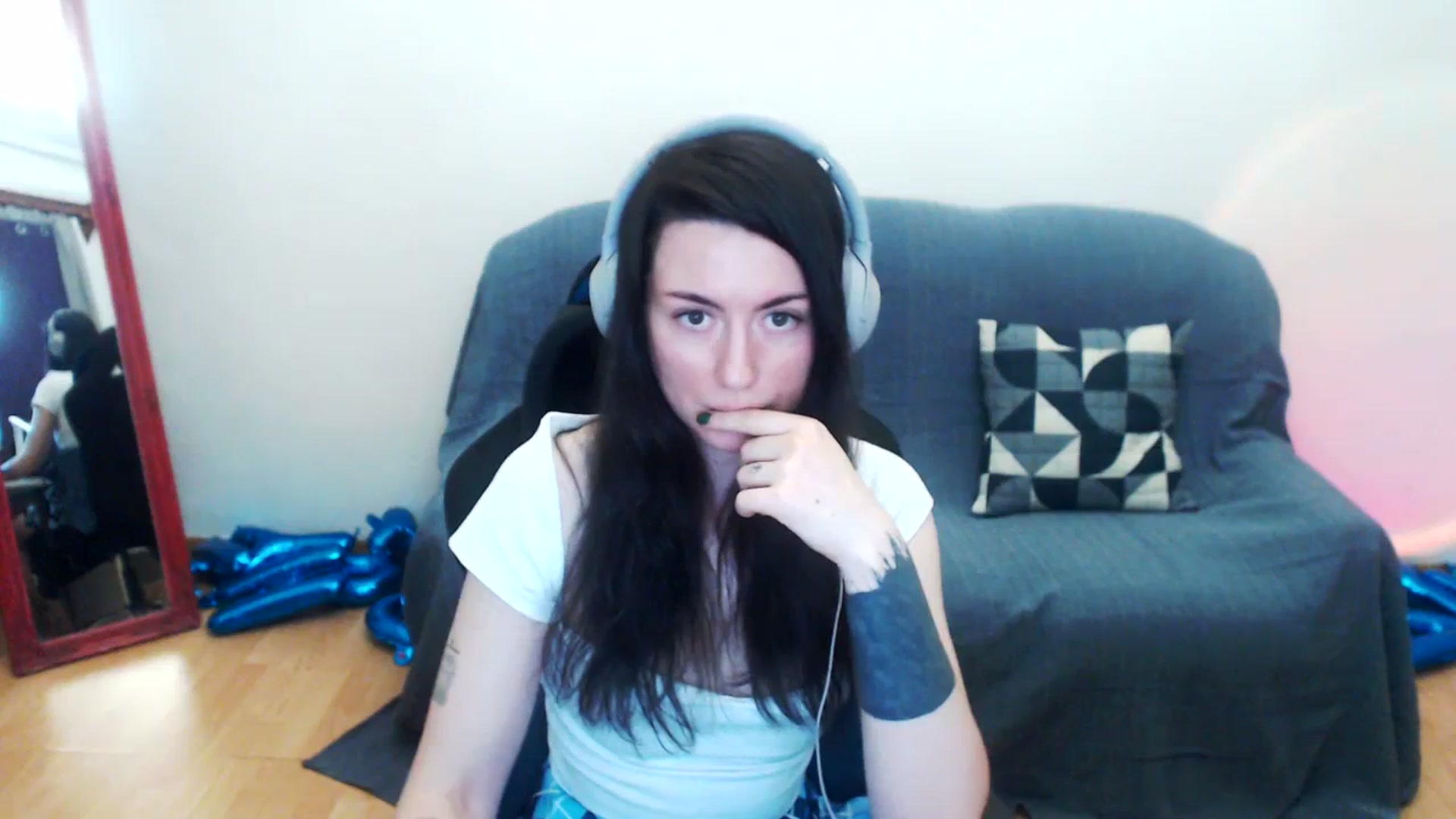 Gallery image thumbnail from Takemecloser's myfreecams stream on, 08/28/2023, 03:27 image 8 of 20