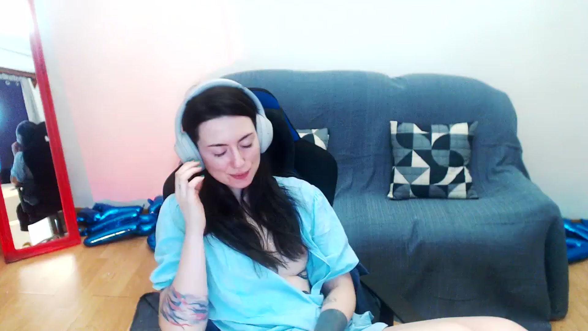 Gallery image thumbnail from Takemecloser's myfreecams stream on, 08/28/2023, 13:50 image 13 of 20