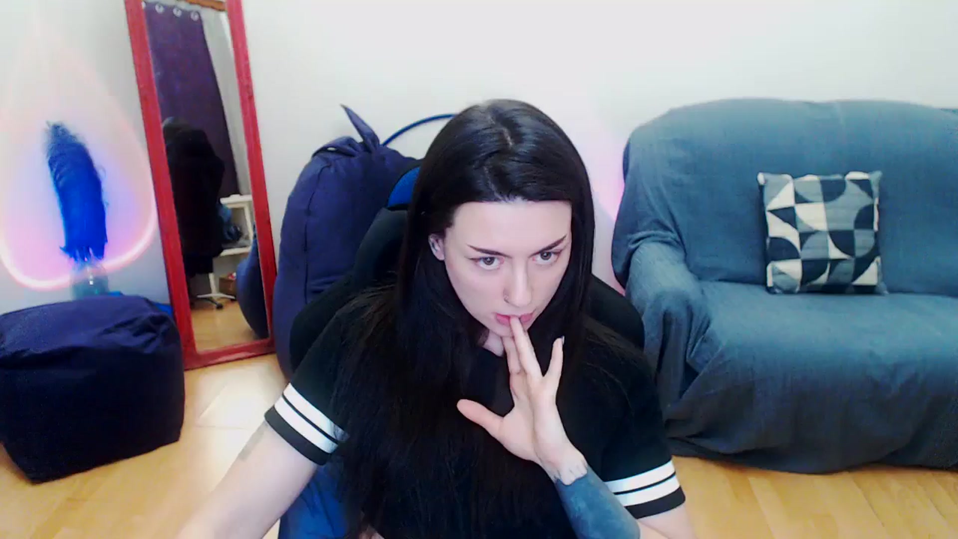 Gallery image thumbnail from Takemecloser's myfreecams stream on, 11/20/2023, 06:20 image 1 of 20