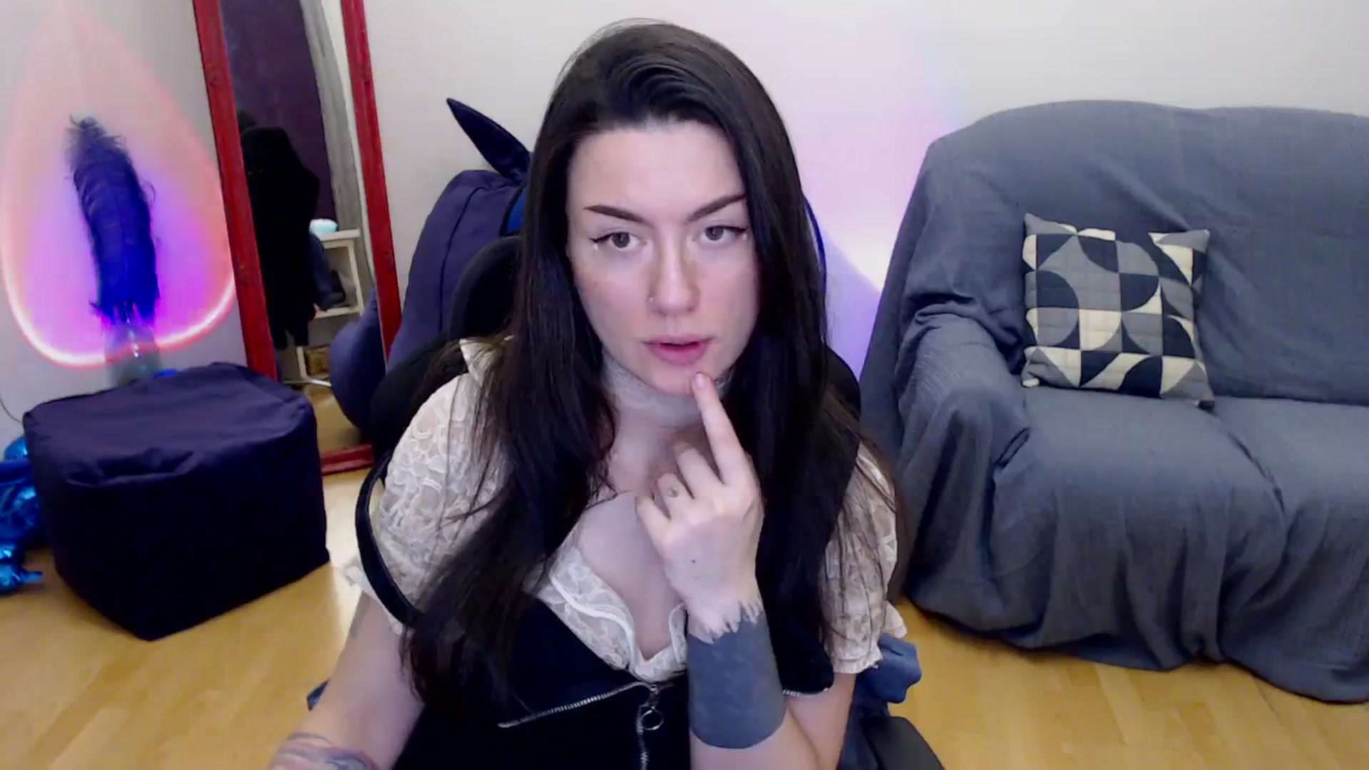 Gallery image thumbnail from Takemecloser's myfreecams stream on, 11/24/2023, 06:51 image 18 of 20