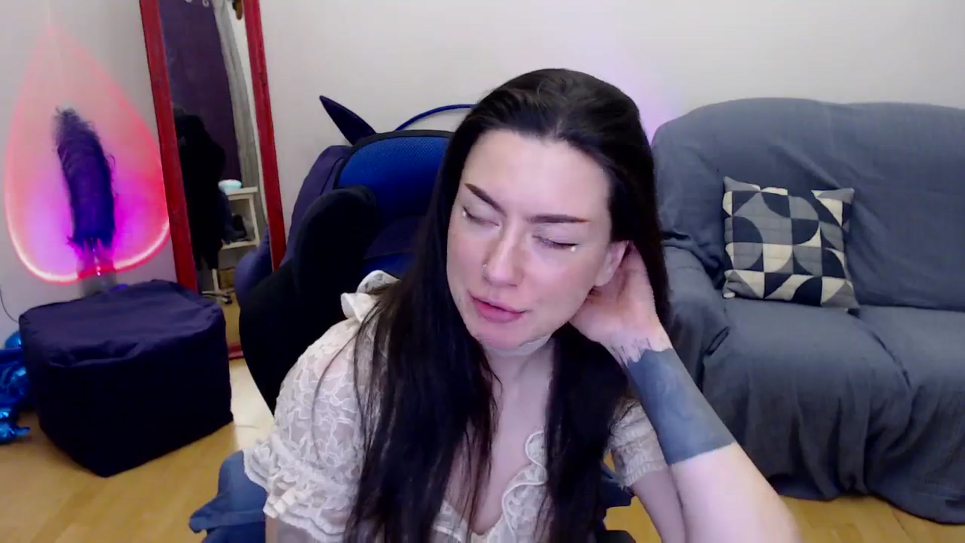 Gallery image thumbnail from Takemecloser's myfreecams stream on, 11/24/2023, 06:51 image 13 of 20