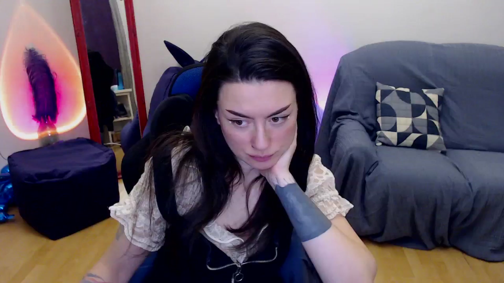 Gallery image thumbnail from Takemecloser's myfreecams stream on, 11/24/2023, 06:51 image 3 of 20