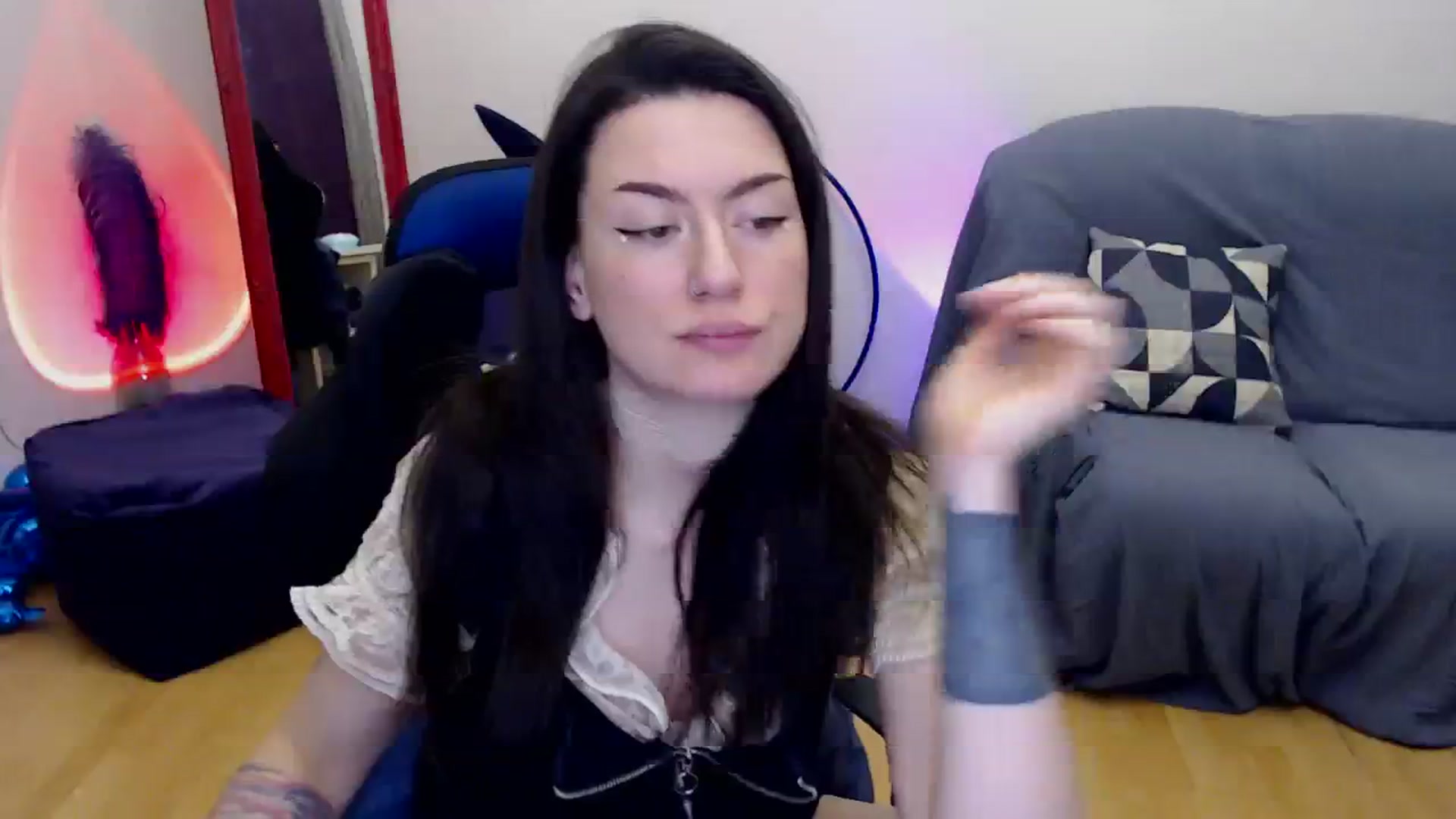 Gallery image thumbnail from Takemecloser's myfreecams stream on, 11/24/2023, 06:51 image 20 of 20