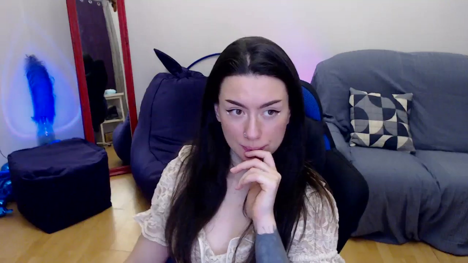 Gallery image thumbnail from Takemecloser's myfreecams stream on, 11/24/2023, 06:51 image 10 of 20