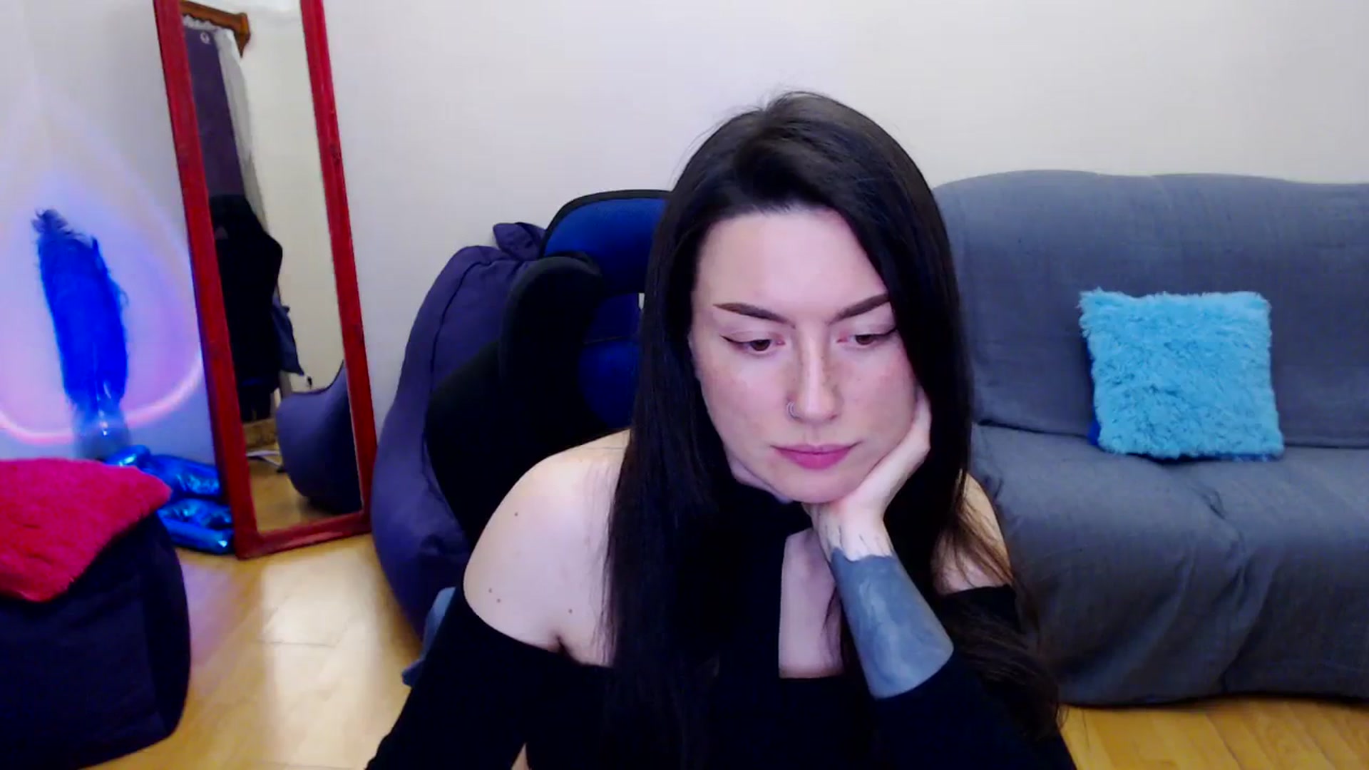 Gallery image thumbnail from Takemecloser's myfreecams stream on, 12/11/2023, 24:38 image 19 of 20