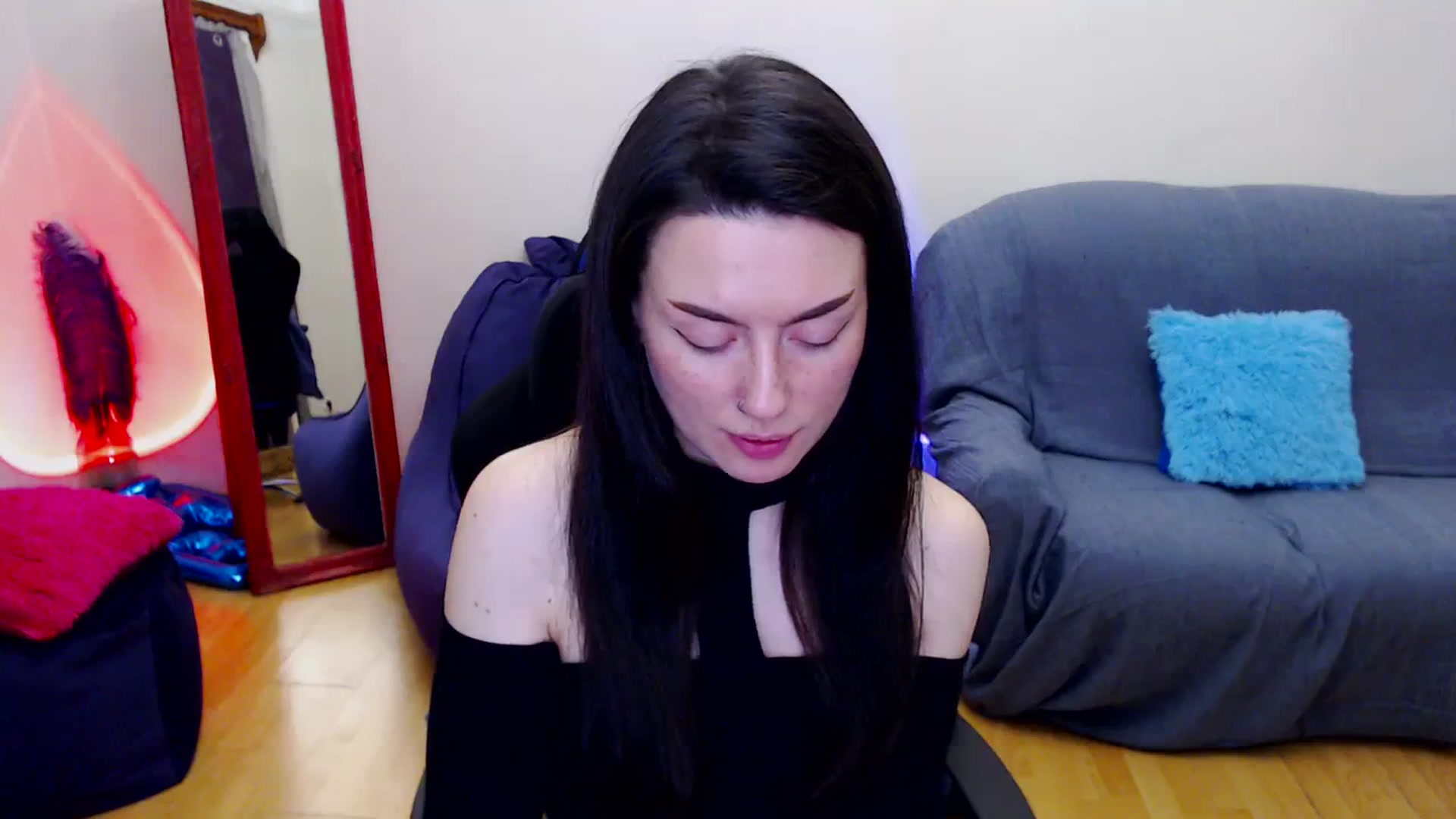 Gallery image thumbnail from Takemecloser's myfreecams stream on, 12/11/2023, 24:38 image 18 of 20