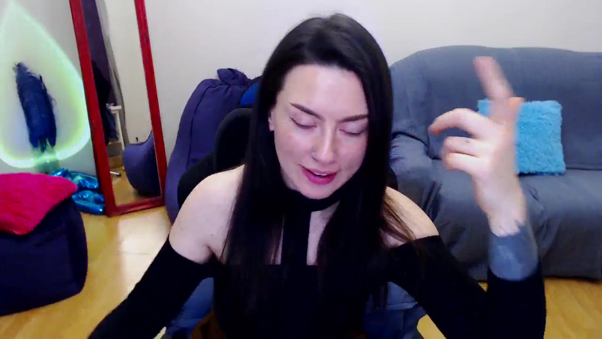 Gallery image thumbnail from Takemecloser's myfreecams stream on, 12/11/2023, 24:38 image 7 of 20