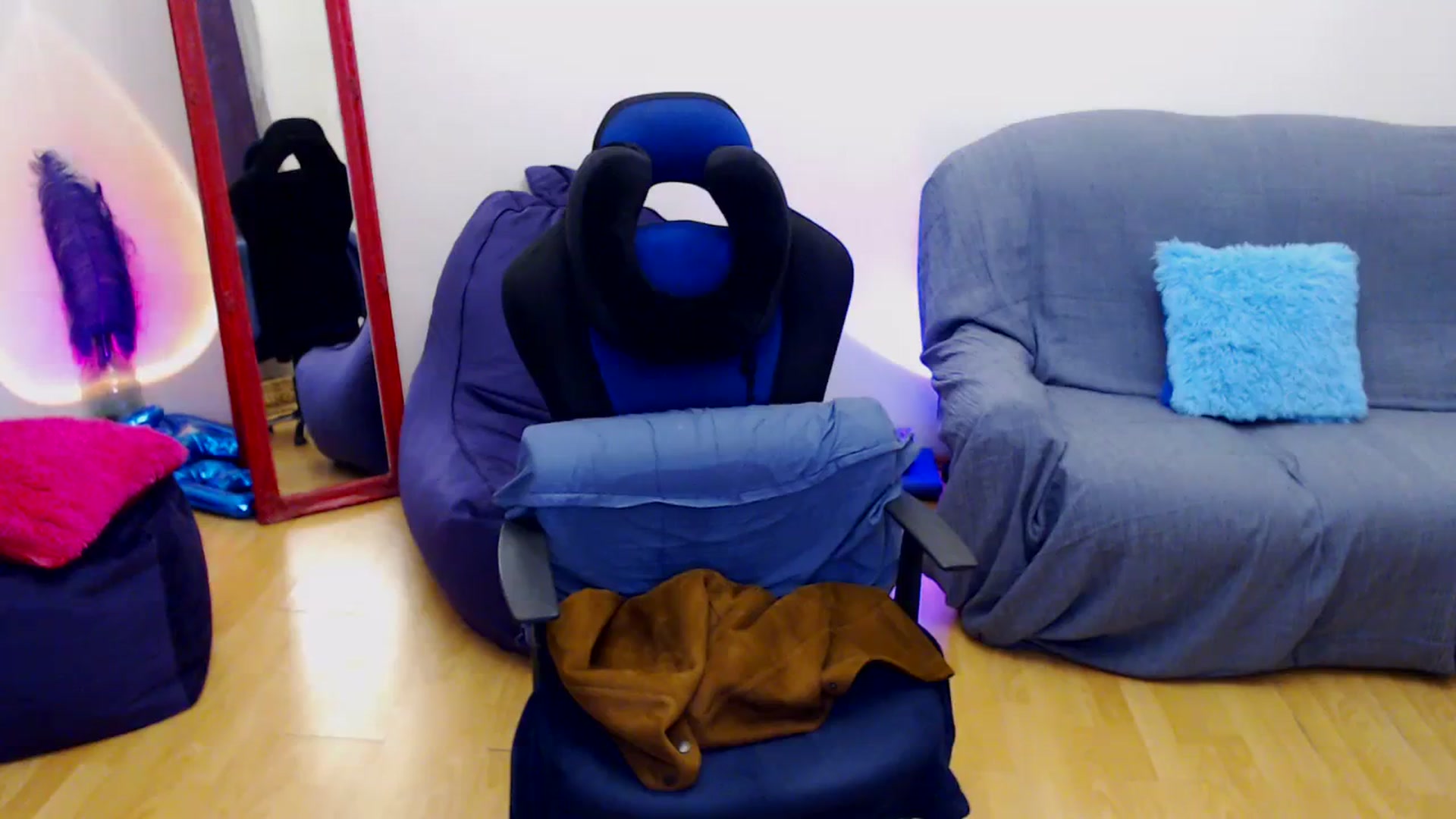 Gallery image thumbnail from Takemecloser's myfreecams stream on, 12/11/2023, 24:38 image 9 of 20