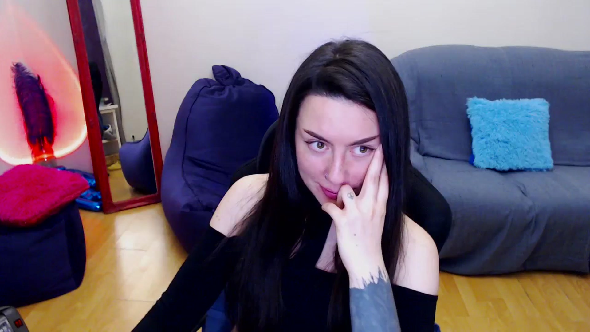 Gallery image thumbnail from Takemecloser's myfreecams stream on, 12/11/2023, 03:47 image 11 of 20