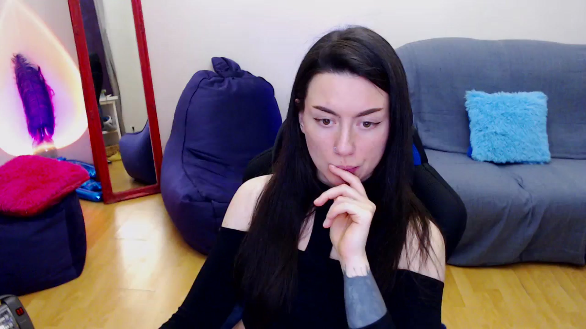 Gallery image thumbnail from Takemecloser's myfreecams stream on, 12/11/2023, 03:47 image 19 of 20