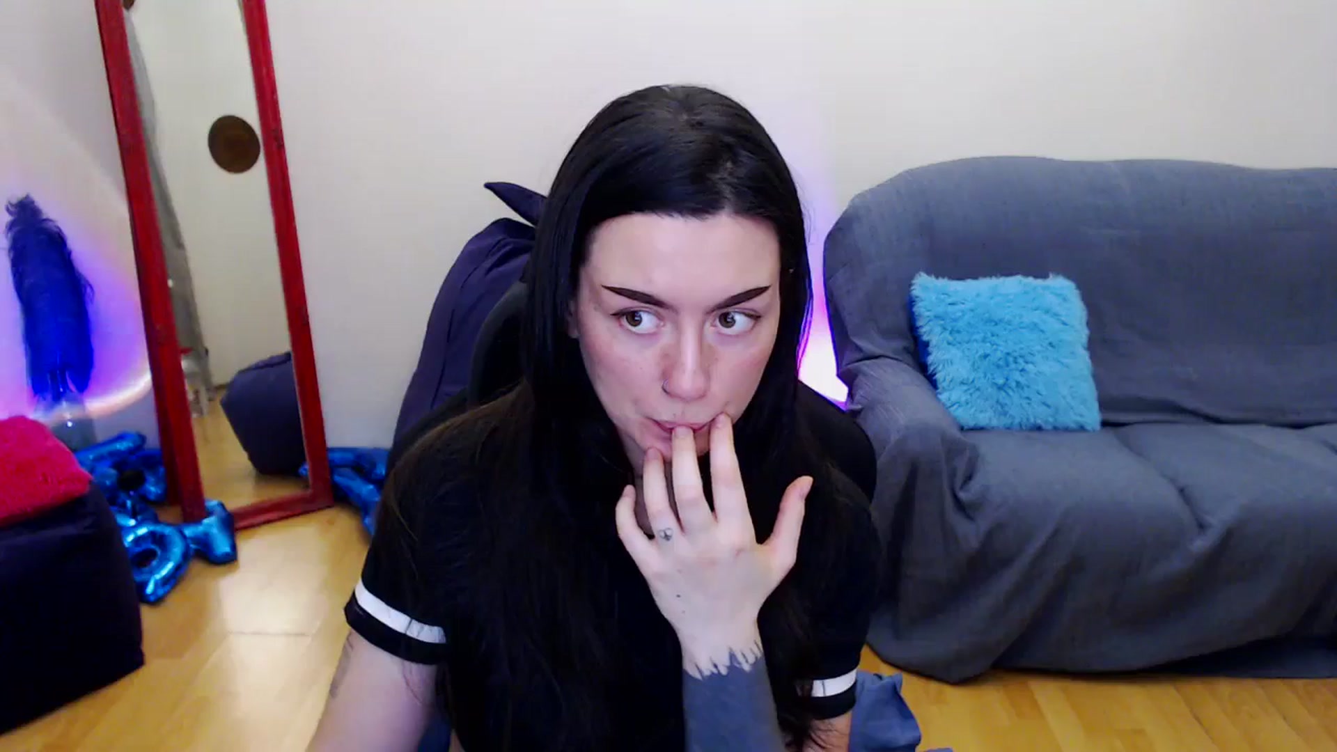 Gallery image thumbnail from Takemecloser's myfreecams stream on, 12/20/2023, 06:49 image 11 of 20