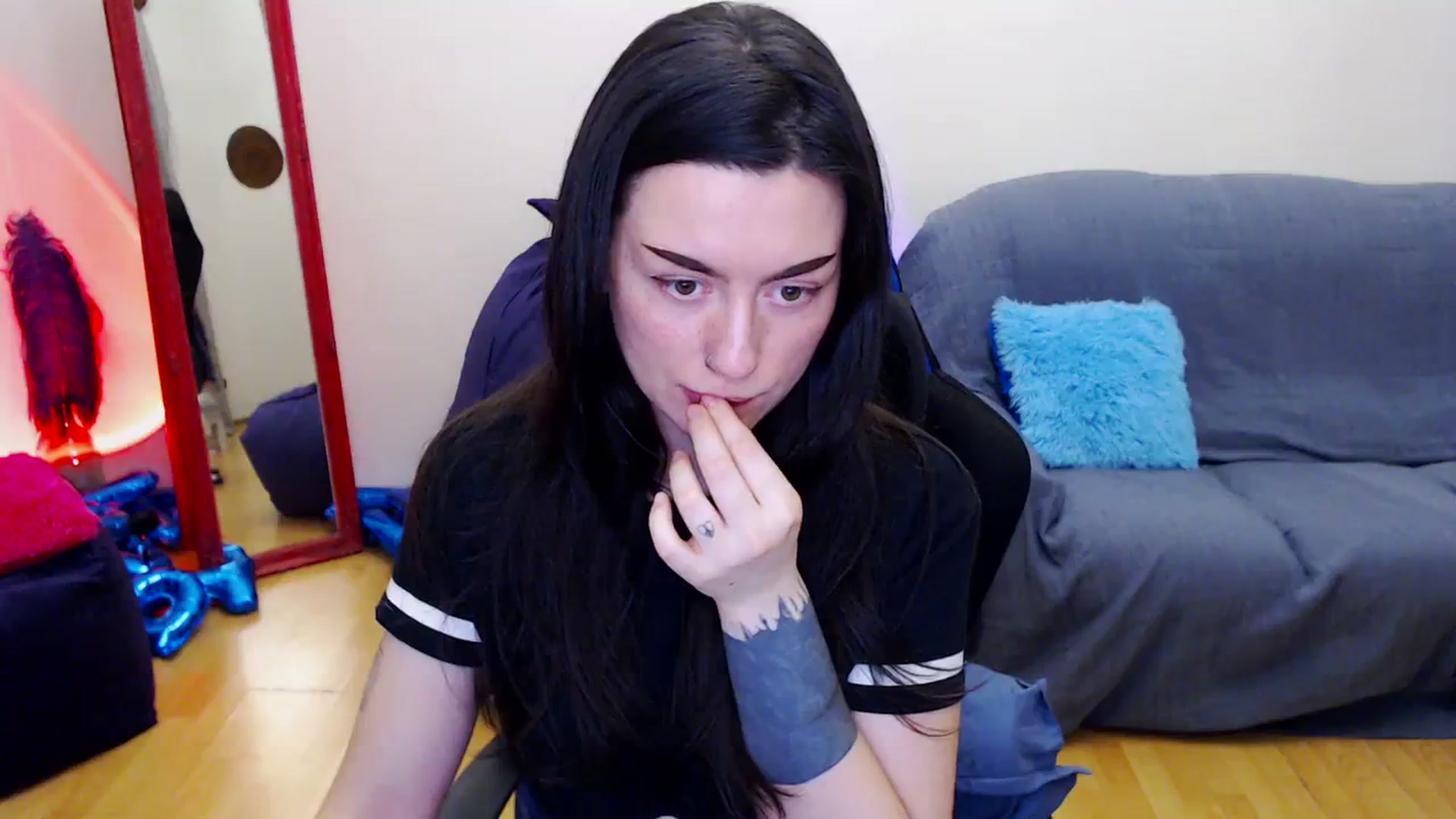 Gallery image thumbnail from Takemecloser's myfreecams stream on, 12/20/2023, 06:49 image 12 of 20