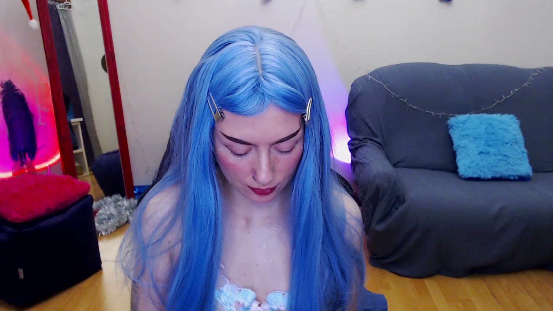 Gallery image thumbnail from Takemecloser's myfreecams stream on, 12/24/2023, 17:06 image 2 of 20