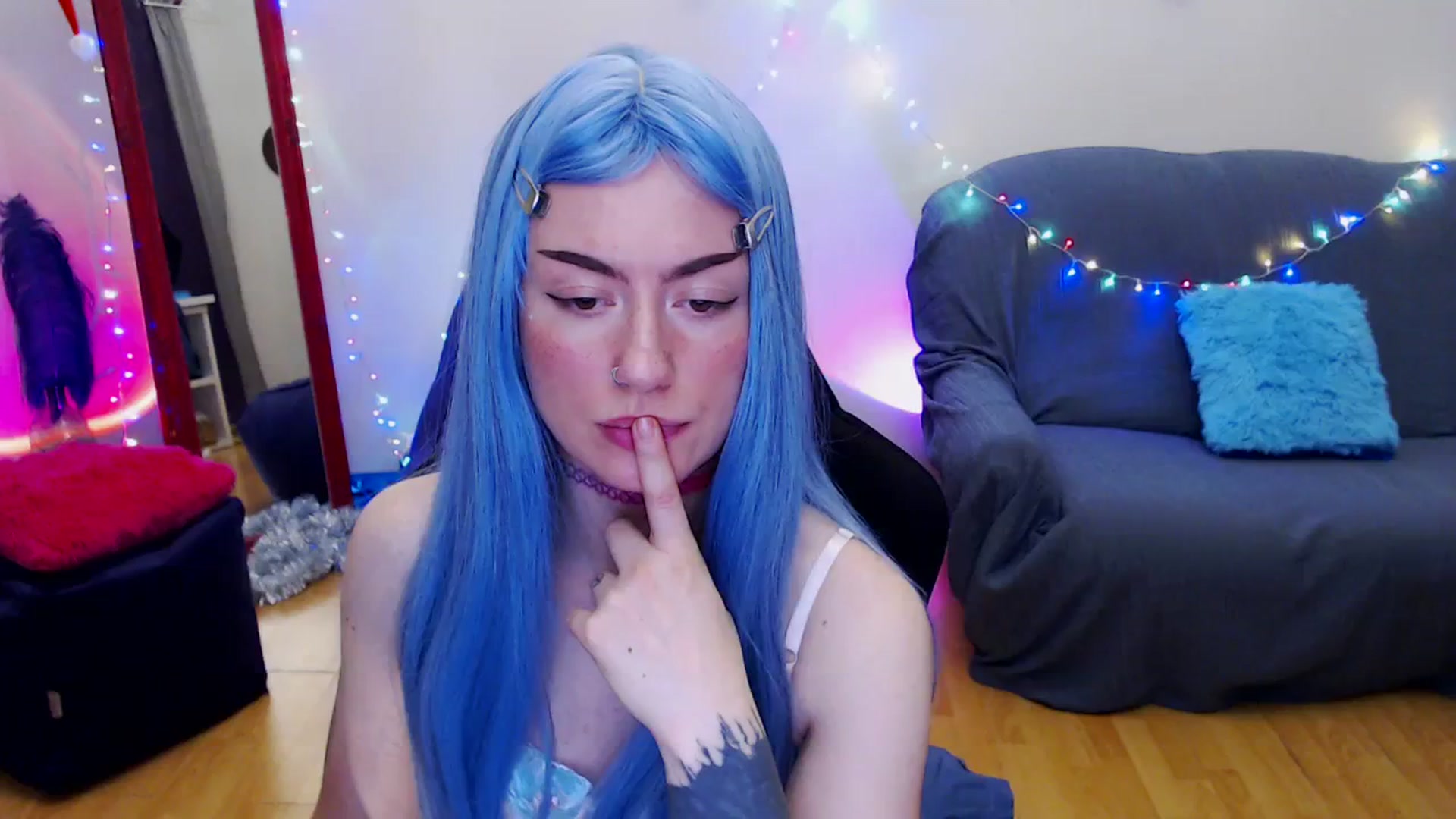 Gallery image thumbnail from Takemecloser's myfreecams stream on, 12/24/2023, 17:06 image 16 of 20
