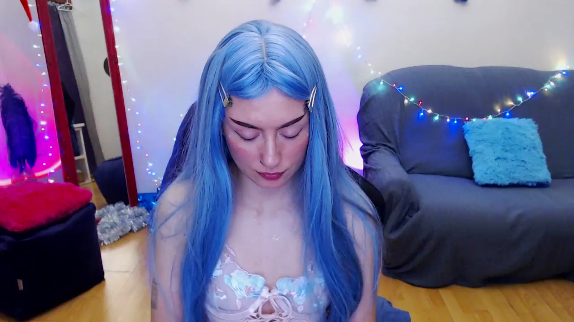 Gallery image thumbnail from Takemecloser's myfreecams stream on, 12/24/2023, 17:06 image 8 of 20