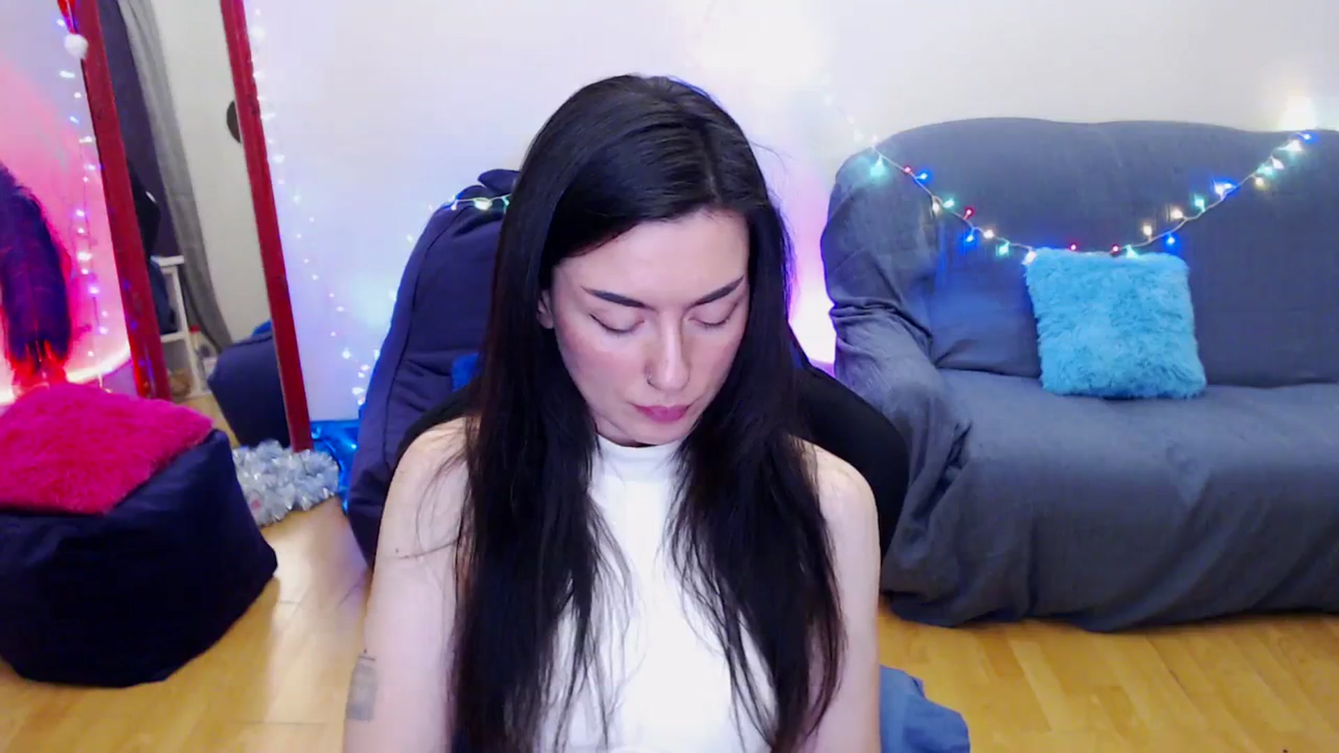 Gallery image thumbnail from Takemecloser's myfreecams stream on, 12/30/2023, 17:43 image 19 of 20